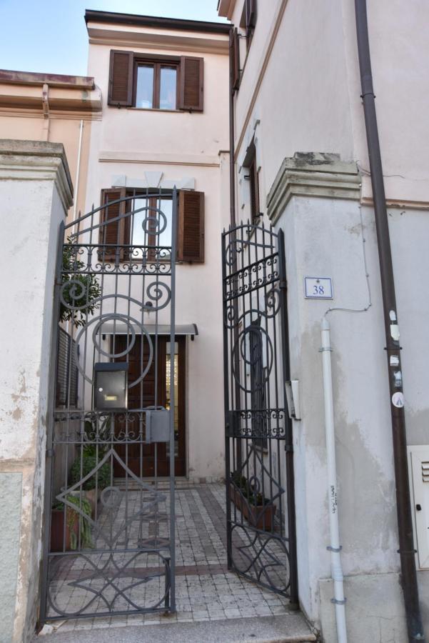 B&B Le Due Isole Нуоро Экстерьер фото